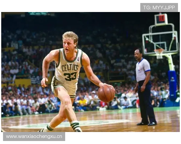 拉里·伯德无球跑位优势明显 媲美当年魔术师助攻能力提升球队节奏