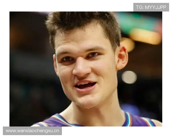 沃克·凯斯勒无球跑位拉开空间 攻守效率胜过汤普森